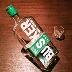 バスカーとジェムソン、タラモアデュー、ブッシュミルズを飲み比べ